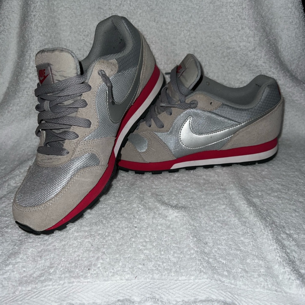 Nike Womens MD Runner